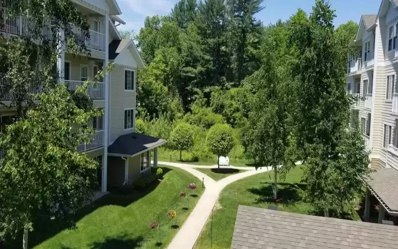 Independent Living Rental at 7 Kendall Pond Road, Derry, New Hampshire 9